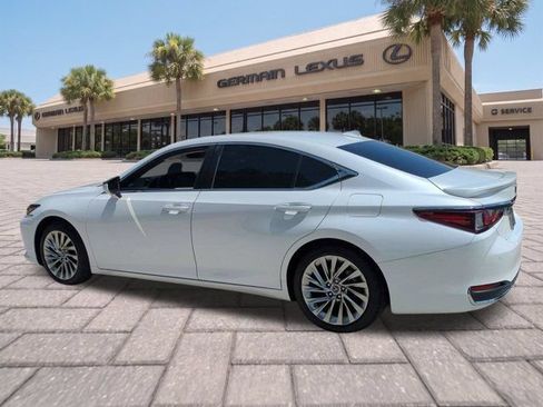 Certified 2022 Lexus ES 300h Ultra Luxury w/ Accessory Package 2 FWD image 6