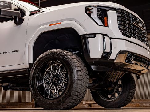 Used 2024 GMC Sierra 2500 Denali w/ Denali Reserve Package image 13