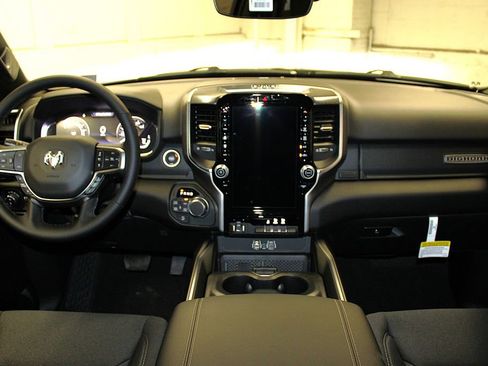New 2026 RAM 1500 4x4 Crew Cab image 9