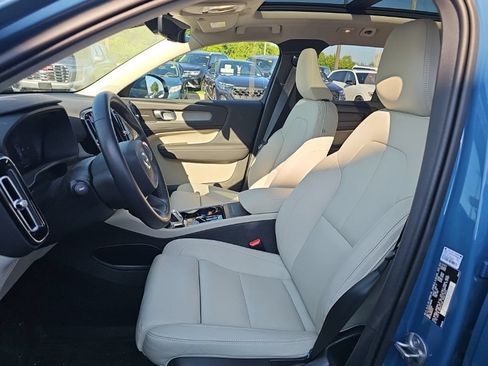 Used 2024 Volvo XC40 B5 Ultimate w/ Protection Package Premier AWD/4WD image 3
