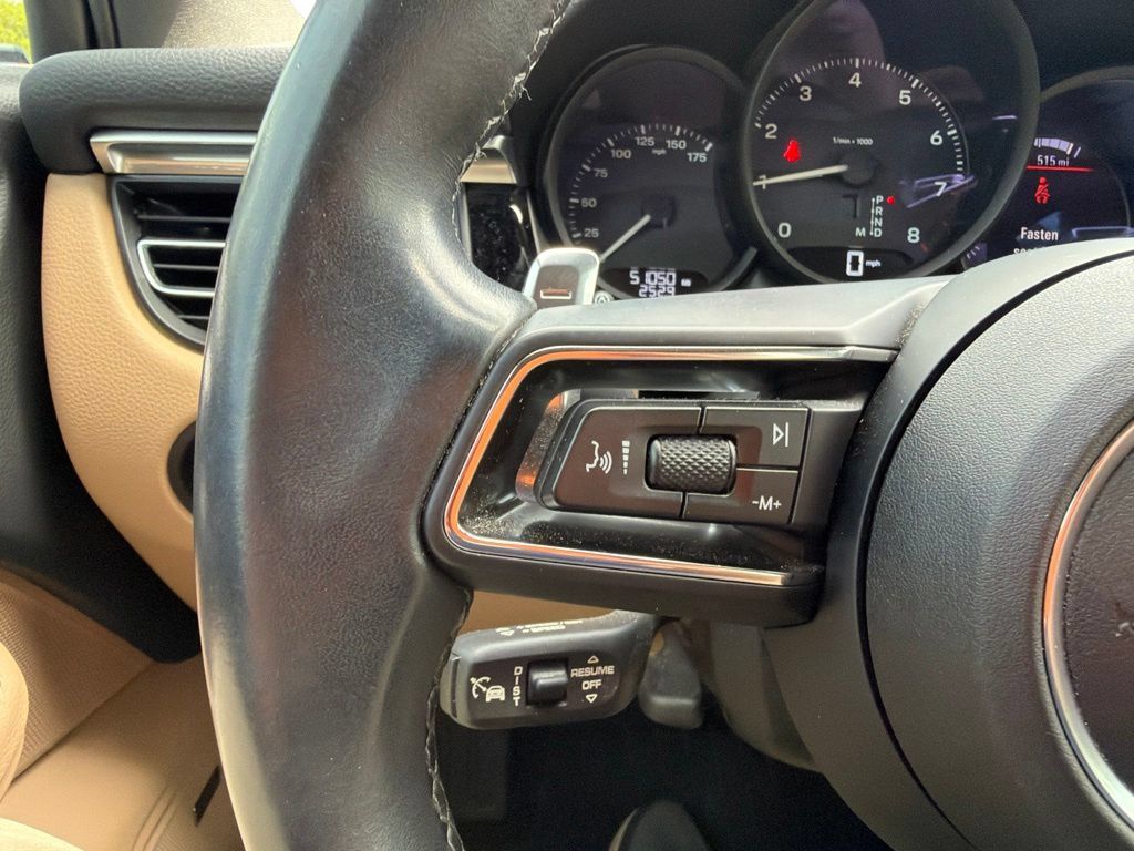 Used 2024 Porsche Macan AWD/4WD image 7
