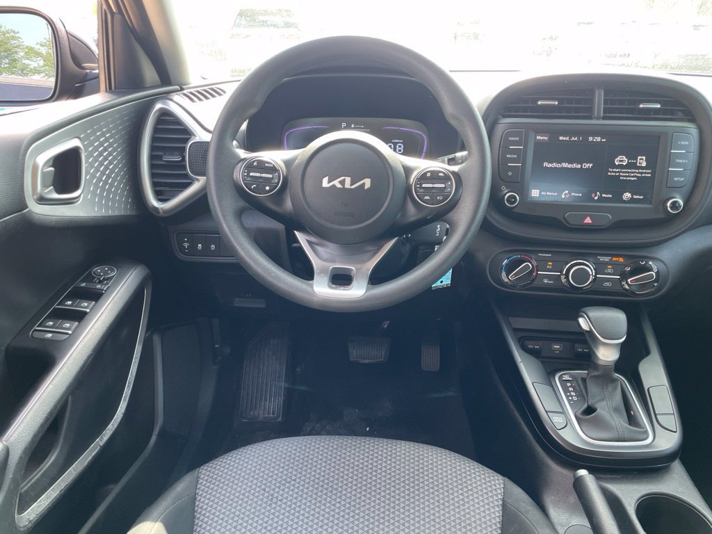 Used 2025 Kia Soul LX FWD image 12