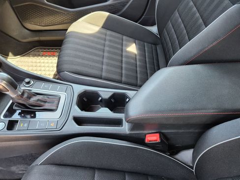 Used 2019 Volkswagen Jetta GLI image 11