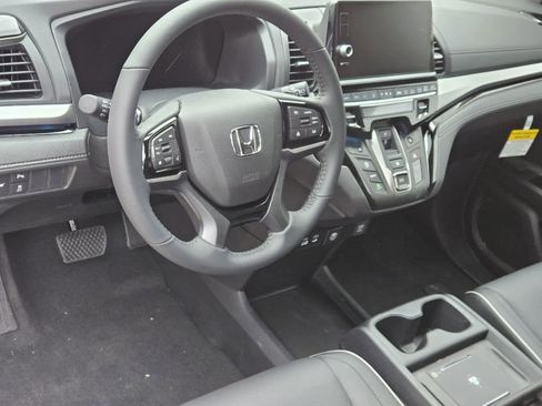 New 2026 Honda Odyssey Touring image 2