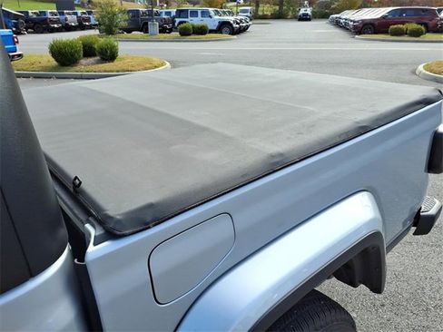 Used 2024 Jeep Gladiator Sport image 13