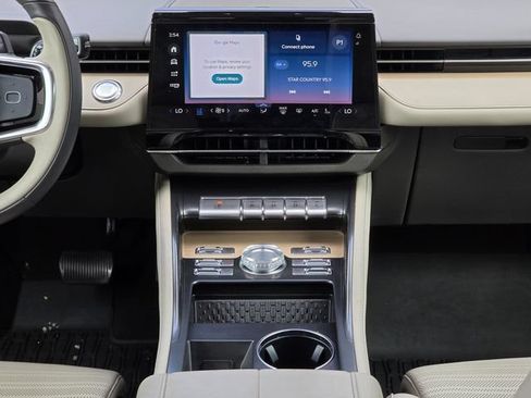 Used 2025 Lincoln Nautilus Reserve AWD/4WD image 16