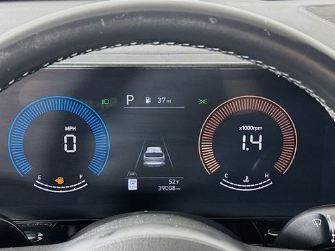 Certified 2025 Hyundai Kona SEL AWD/4WD image 12