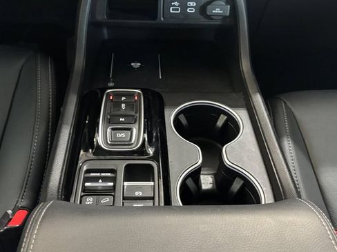 Used 2025 Honda Pilot Touring image 6
