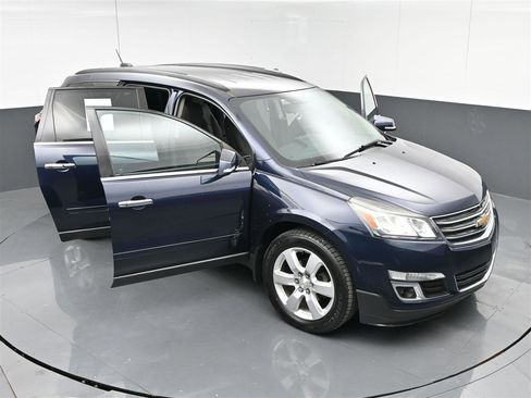 Used 2017 Chevrolet Traverse LT w/ Style and Technology Package AWD/4WD image 35