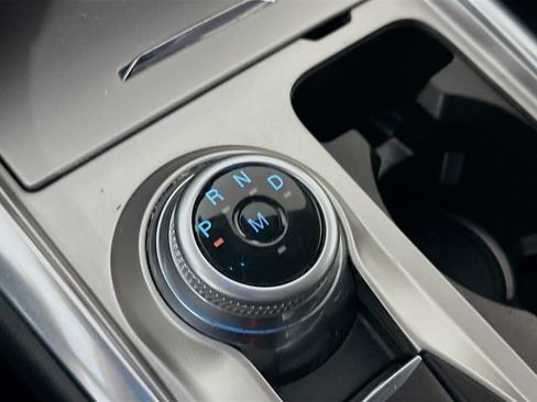 Used 2020 Ford Explorer Platinum w/ Premium Technology Package image 18