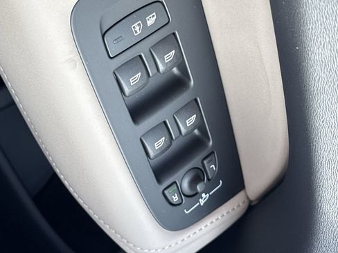 New 2026 Volvo XC60 B5 Plus w/ Protection Package Premier image 18