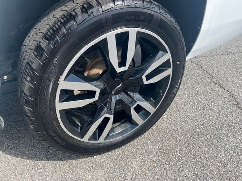 Used 2019 Chevrolet Suburban Premier image 27