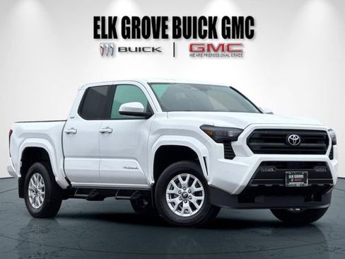 Used 2025 Toyota Tacoma SR5 image 2