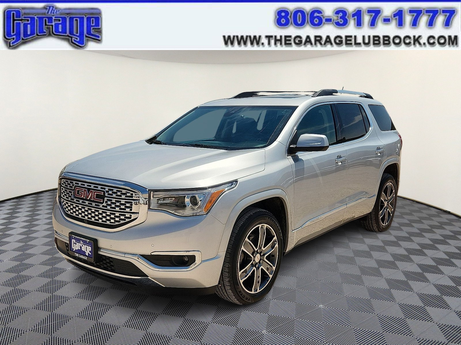 Used 2017 GMC Acadia Denali w/ Technology Package FWD image 1