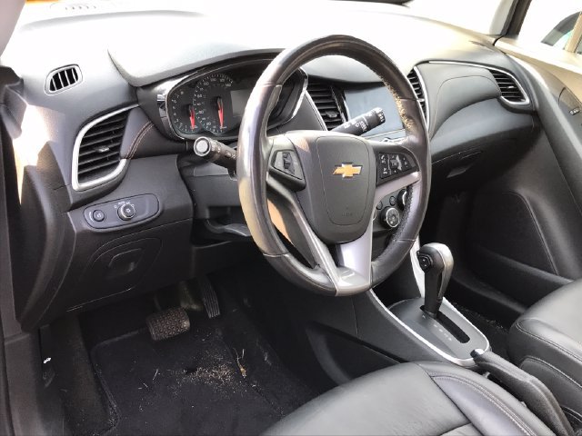 Used 2022 Chevrolet Trax LT w/ Premium Seat Package AWD/4WD image 29