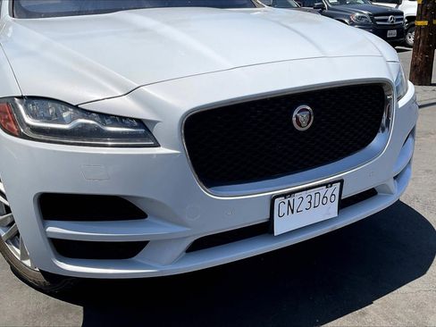 Used 2018 Jaguar F-PACE Prestige AWD/4WD image 28
