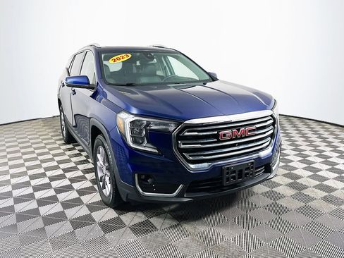 Used 2023 GMC Terrain SLT w/ Tech Package image 2