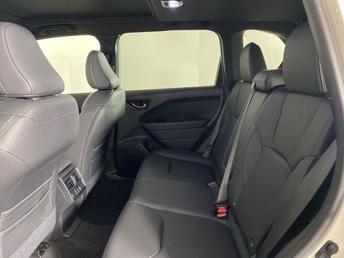 Used 2025 Subaru Forester Limited image 16