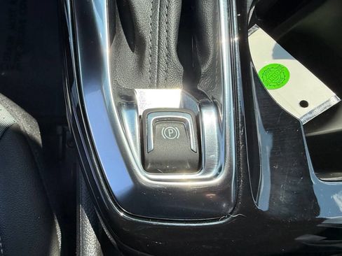 Used 2026 Chevrolet Trax LT w/ Sunroof Package FWD image 32