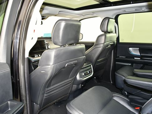 Used 2025 Ford Expedition Platinum AWD/4WD image 45