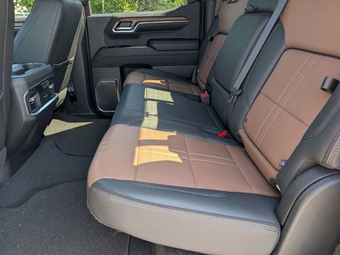 Used 2023 Chevrolet Silverado 1500 High Country w/ Technology Package AWD/4WD image 8