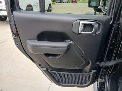 New 2026 Jeep Wrangler Unlimited Rubicon AWD/4WD image 13