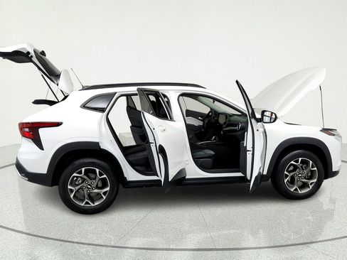 Used 2024 Chevrolet Trax LT FWD image 13