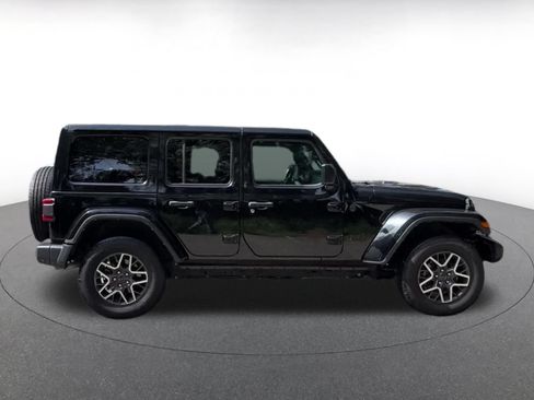 Used 2025 Jeep Wrangler Unlimited Sahara AWD/4WD image 15