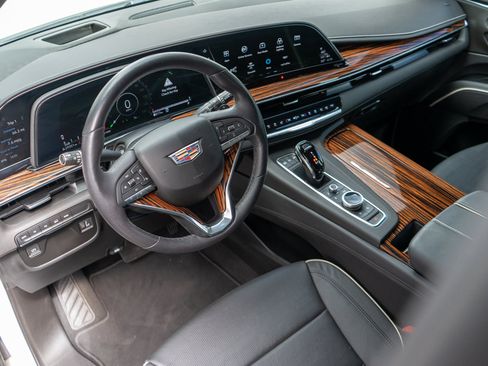 Used 2021 Cadillac Escalade Premium Luxury w/ LPO, Radiant Package AWD/4WD image 16