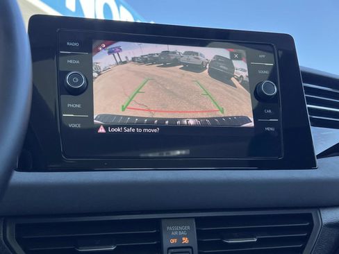 Used 2025 Volkswagen Jetta SE FWD image 14