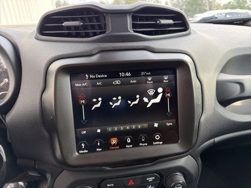 Used 2023 Jeep Renegade Latitude image 17