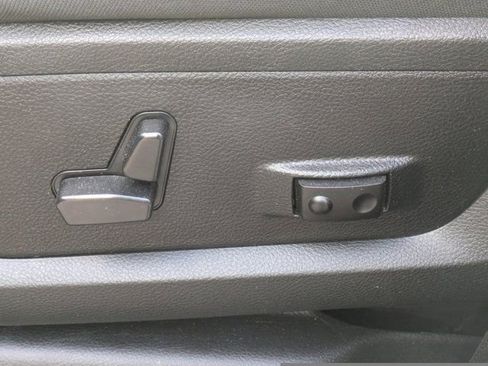 Used 2024 RAM 3500 Big Horn image 16