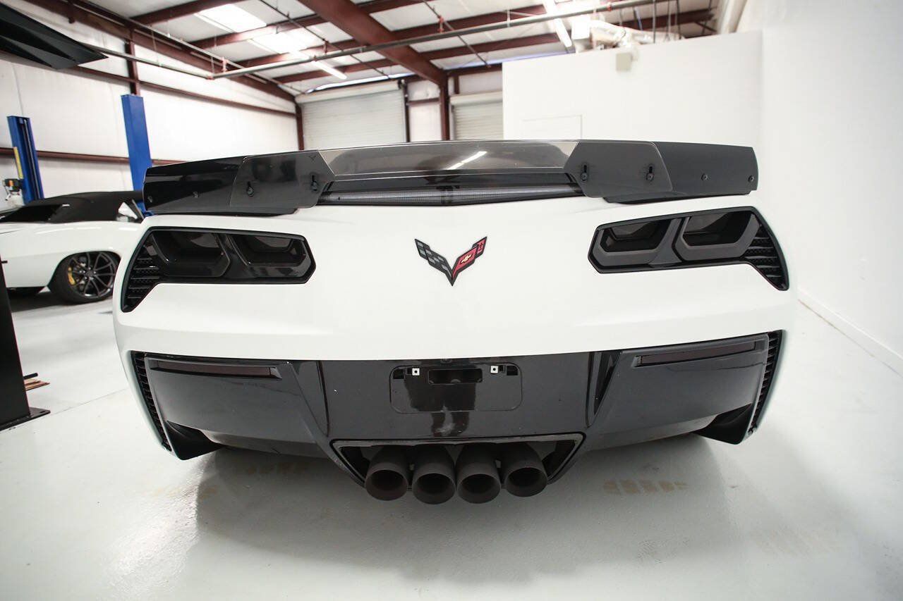 Used 2016 Chevrolet Corvette Z06 w/ 3LZ Preferred Equipment Group RWD image 6