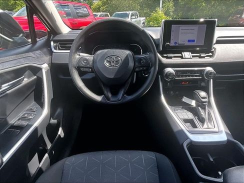 Used 2024 Toyota RAV4 XLE AWD/4WD image 17