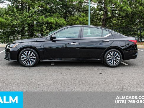 Used 2024 Nissan Altima 2.5 SV FWD image 6