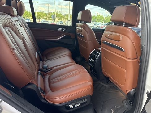 Used 2023 BMW X7 M60i image 18