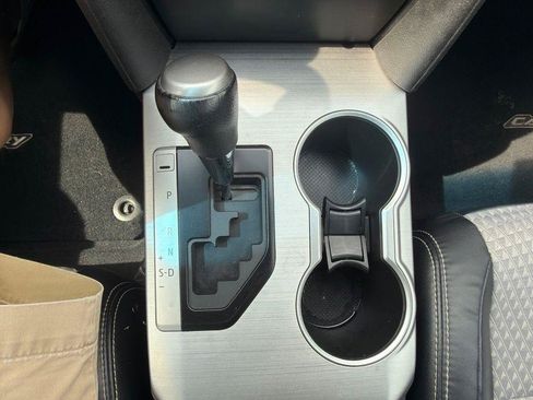 Used 2012 Toyota Camry SE FWD image 15