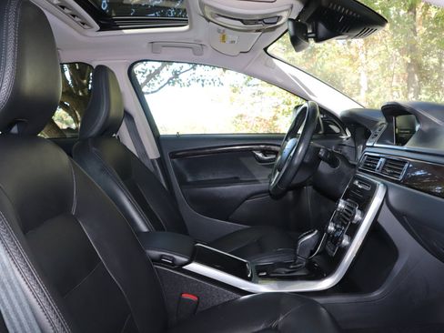 Used 2016 Volvo XC70 T5 Platinum w/ Climate Package image 34