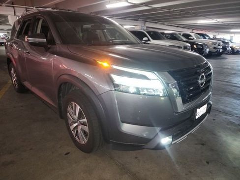 Used 2022 Nissan Pathfinder SL image 25