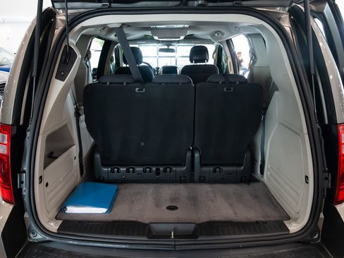 Used 2010 Dodge Grand Caravan SXT FWD image 9