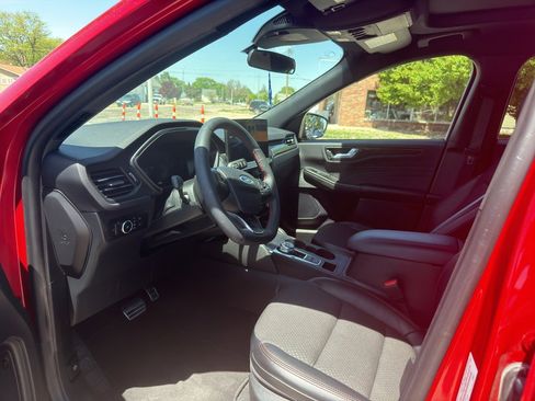 Used 2024 Ford Escape ST-Line Select w/ Tech Pack #2 AWD/4WD image 5