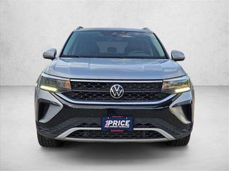Used 2023 Volkswagen Taos SE w/ Panoramic Sunroof Package FWD video 2