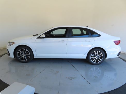 Used 2026 Volkswagen Jetta Sport FWD image 7