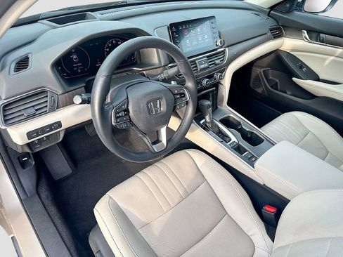 Used 2018 Honda Accord Touring image 10