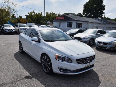 Used 2015 Volvo S60 T5 Platinum w/ 19" Sport Package image 3