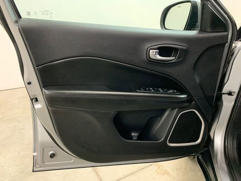 Used 2019 Jeep Compass Latitude AWD/4WD image 6