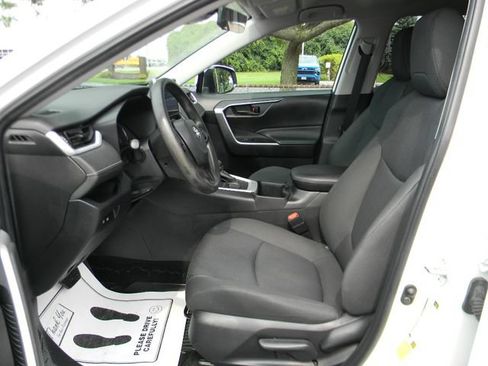 Used 2024 Toyota RAV4 LE AWD/4WD image 18