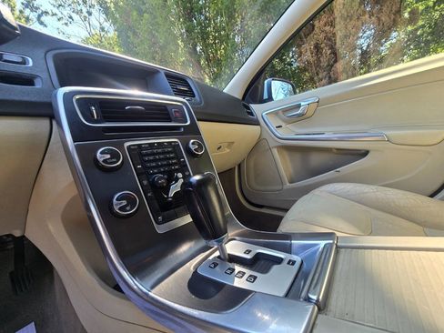 Used 2012 Volvo S60 T5 w/ Climate Pkg FWD image 21