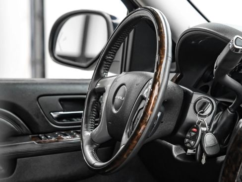 Used 2013 GMC Yukon Denali image 16