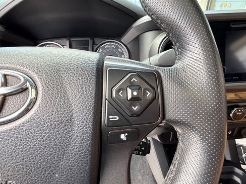 Used 2017 Toyota Tacoma TRD Off-Road w/ Premium & Technology Package image 19